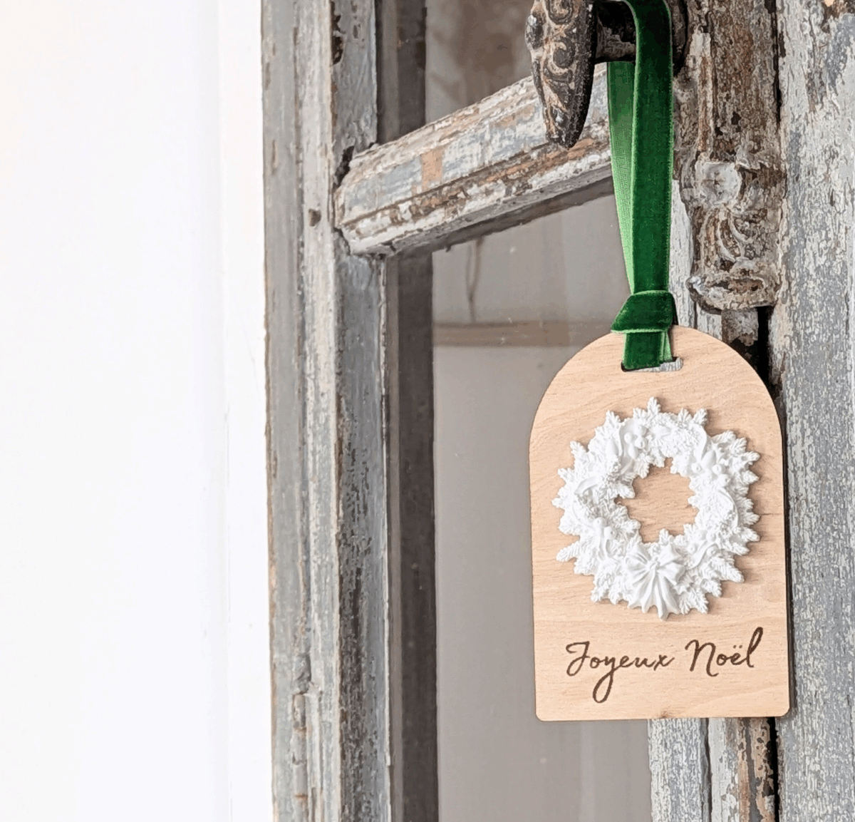 Décor en plâtre parfumé message " Joyeux Noël" parfum Mon Beau Sapin.