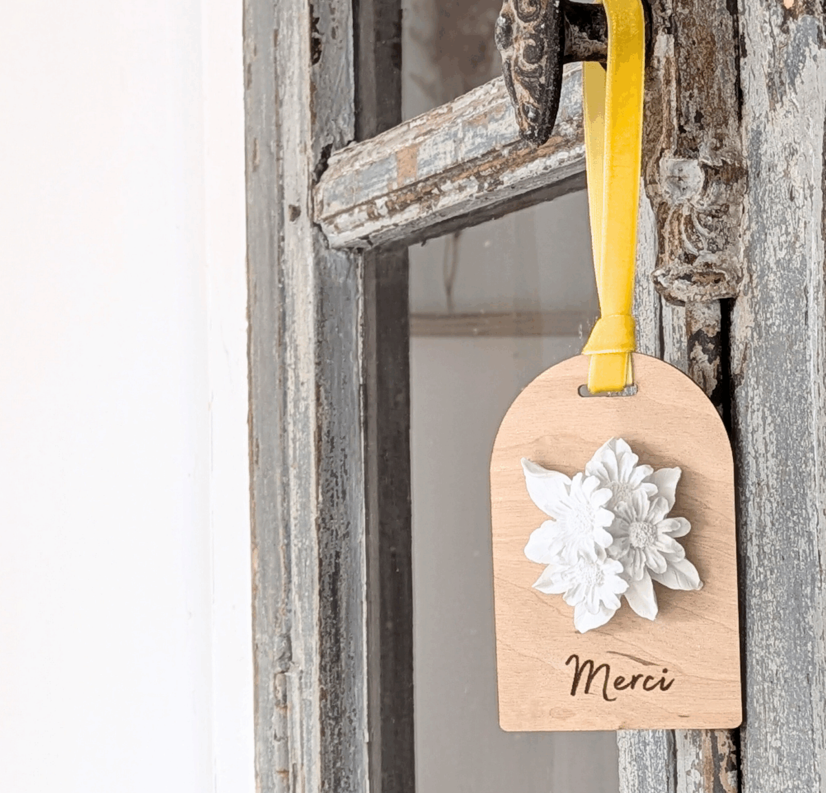 Décor en plâtre parfumé message "Merci" parfum Toscane.