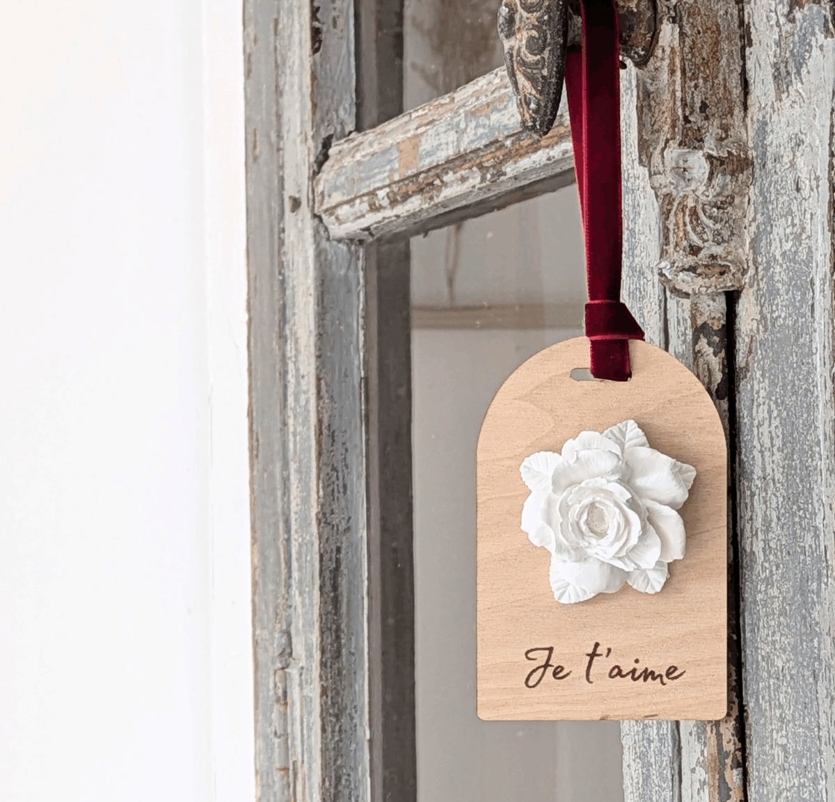 Décor en plâtre parfumé message "je t'aime" parfum rose ancienne.