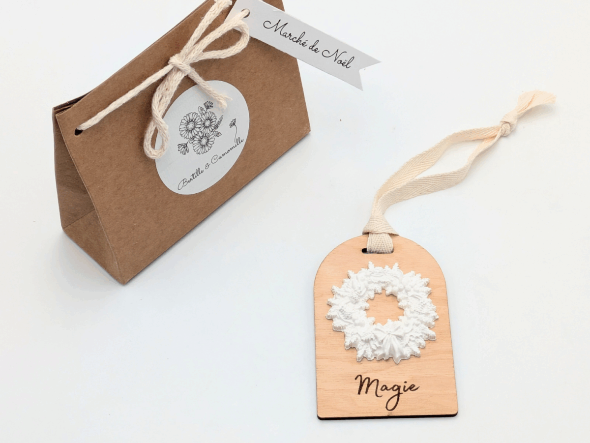 Décor en plâtre parfumé message "Magie" senteur "Marché de Noël".